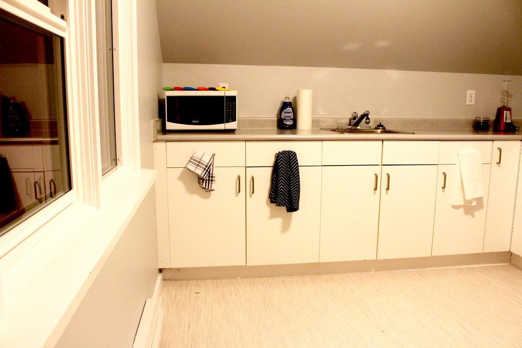 Artistic Apartment Near Downtown Victoria Exteriör bild